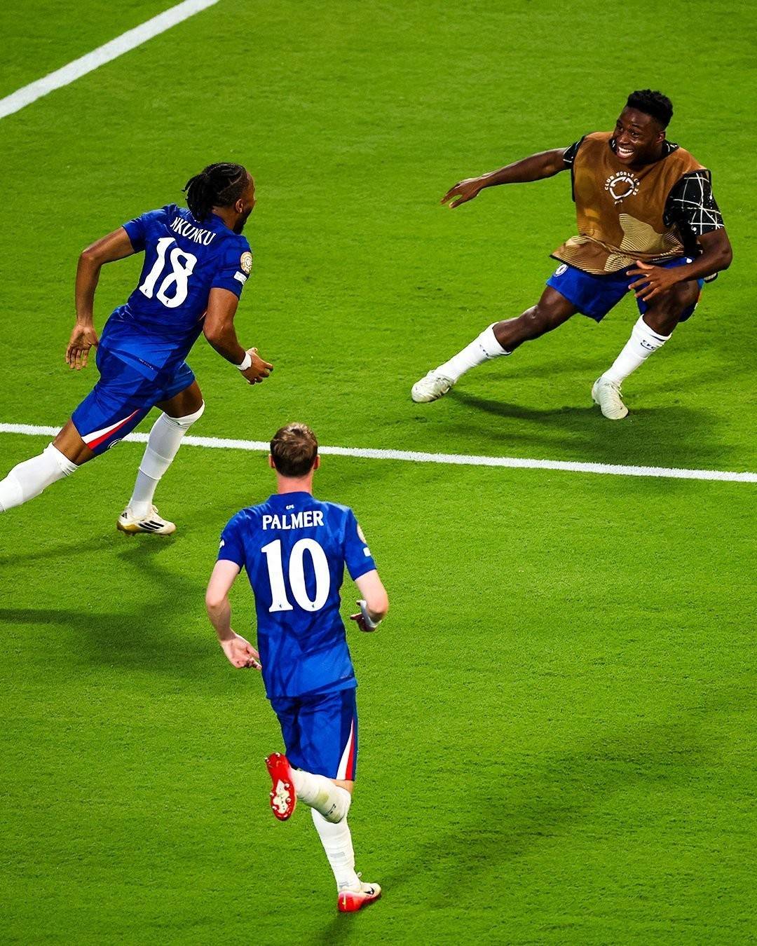 英雄联盟竞猜欧联集结日走向成谜，本菲卡门线救险，管理层满意，训练强度明显提升的简单介绍