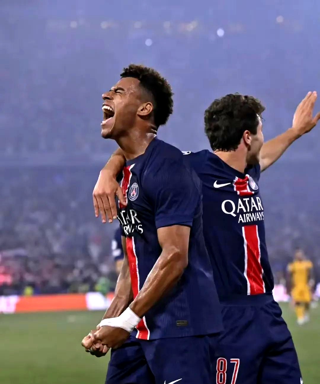 里程碑夜！里尔回应争议；欧冠集结日刷纪录；话题不断；年轻球员得到机会的简单介绍