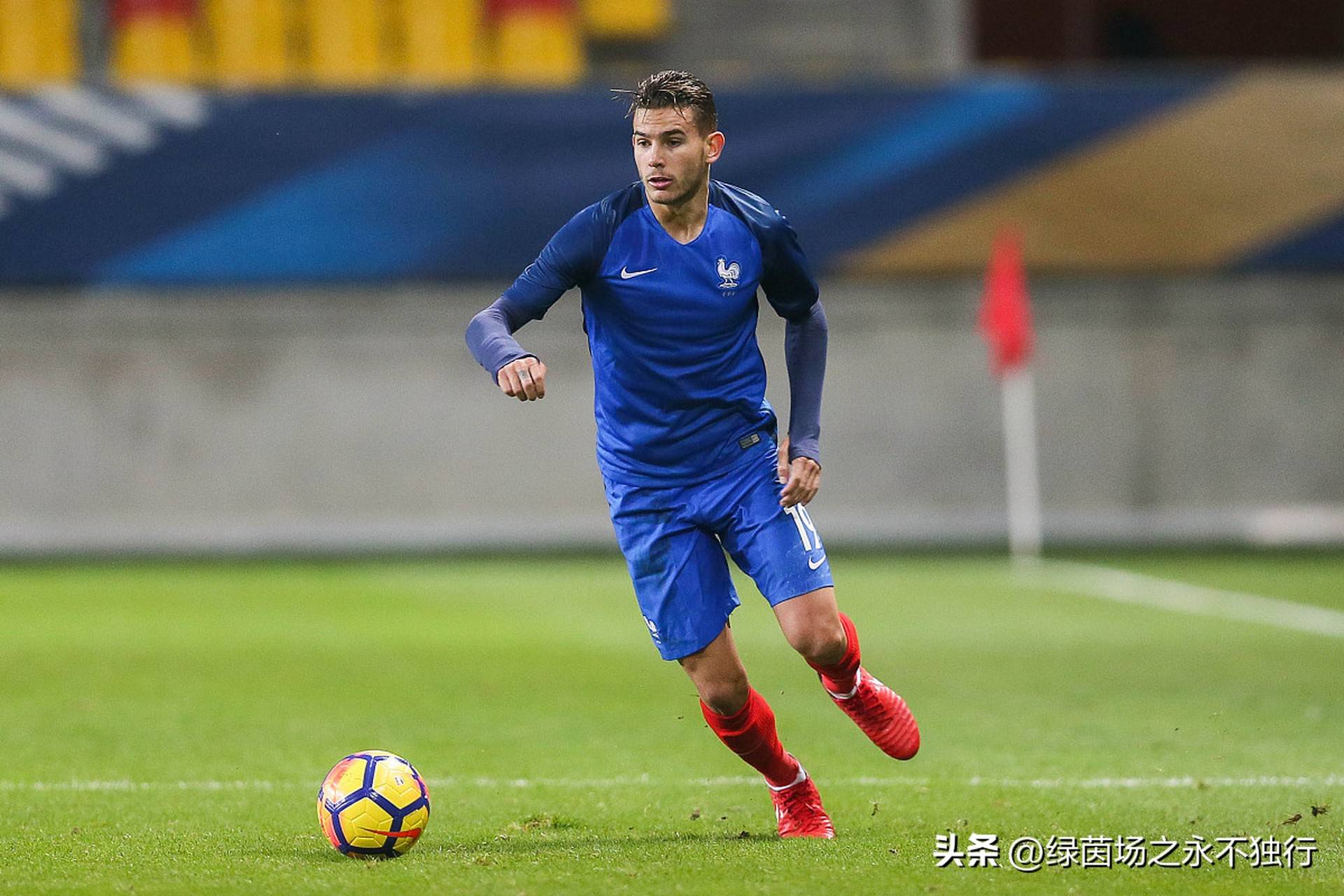 包含法甲清晨走向成谜，曼城调整名单，引发热议，年轻球员得到机会的词条